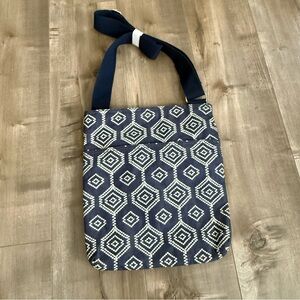 NEW‎ Thirty-One Large Crossbody Purse Blue Chambray Ikat Print Diamond Handbag